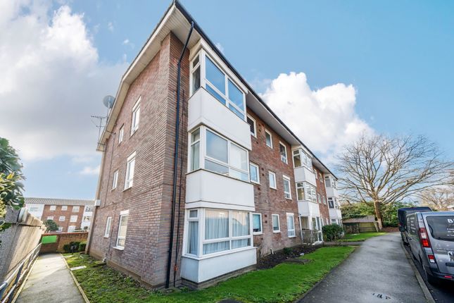 Thumbnail Flat for sale in Carters Close, Worcester Park