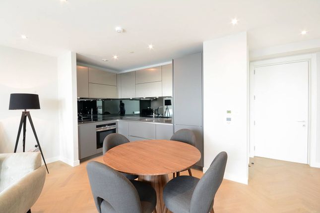 Thumbnail Flat to rent in Southwark Bridge Road, Elephant And Castle, London