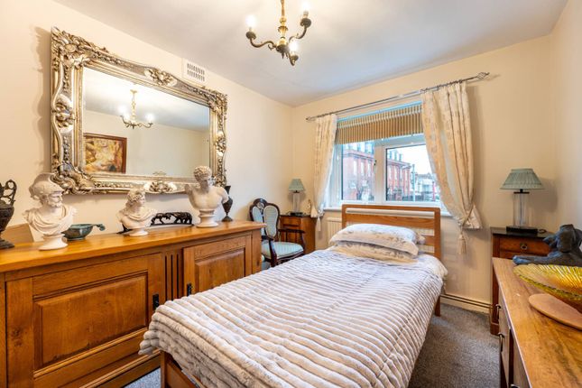 Flat for sale in Harlesden Road, Willesden Green, London