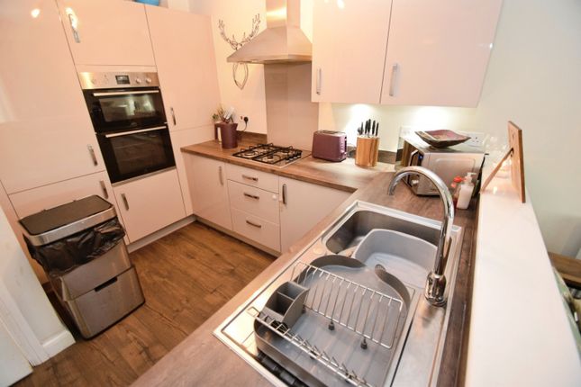 74, The Brow, Bradford photo 3