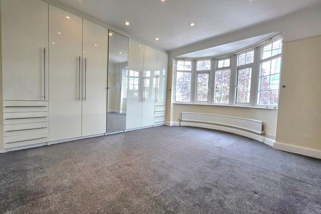 101 Shelley Crescent, Hounslow photo 2