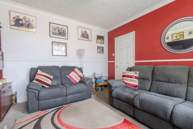 89 Long Road, Lowestoft photo 3