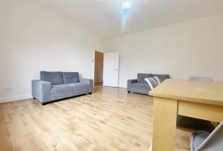 Flat to rent in Exeter Road, London