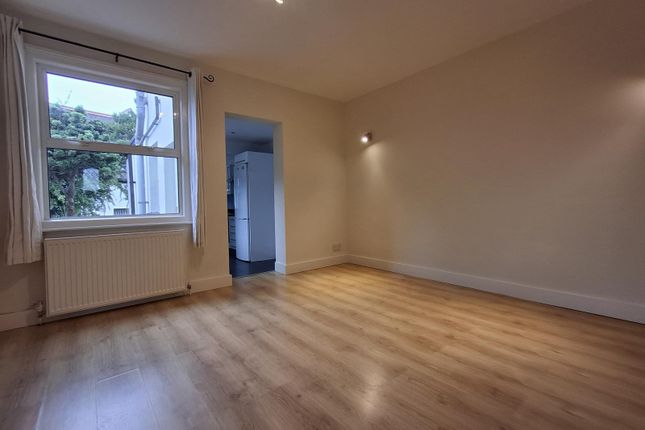 5, Primrose Gardens, Bushey photo 3