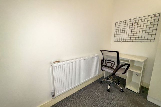 Room 2, 9 Cotesheath Street, Stoke-on-Trent photo 5