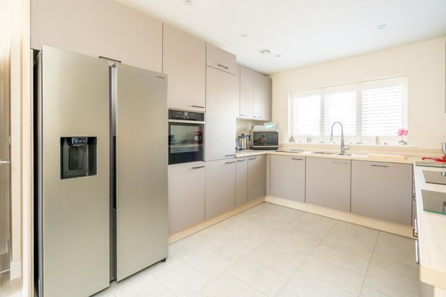 10, Lakeland Avenue, Bognor Regis photo 4