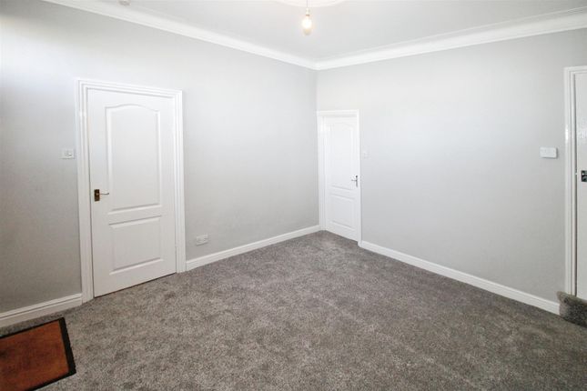 2, Moorfield Place, Bradford photo 5