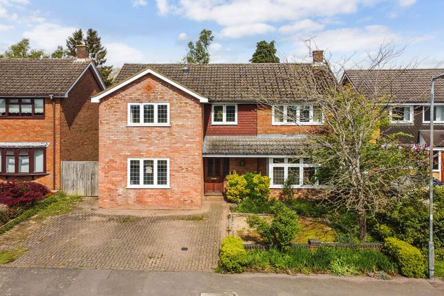 Thumbnail Detached house for sale in Roundwood Lane, Harpenden