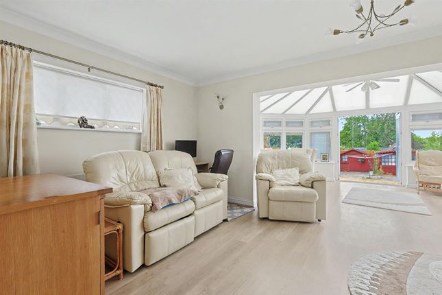 17A, Chestnut Close, Hockley photo 3