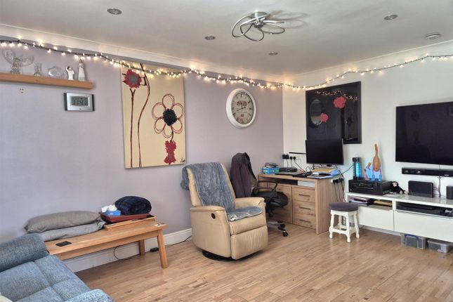 20, Walnut Close, Weston-Super-Mare photo 3