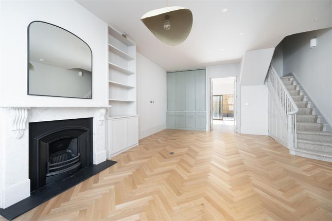 37, Batoum Gardens, London photo 2