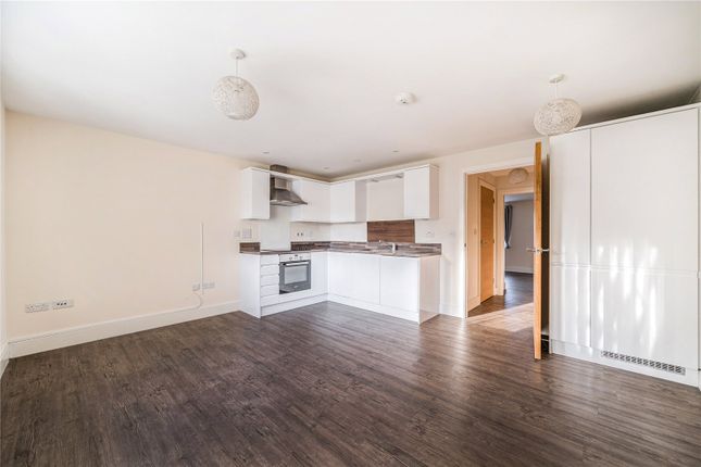 Flat 1,, Fisher Court, Mortimer photo 3