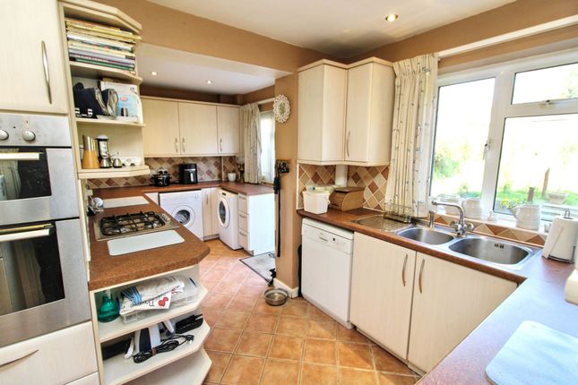13 The Warren, High Wycombe photo 3