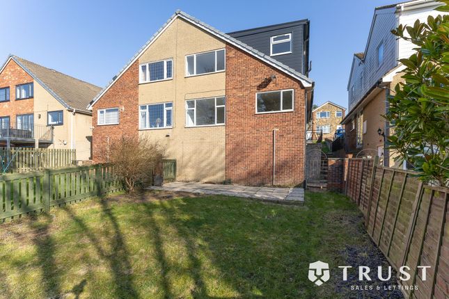 20 Ebor Gardens, Mirfield photo 3