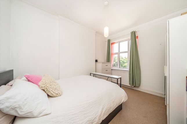 Flat A, 72, Chiswick High Road, London photo 4
