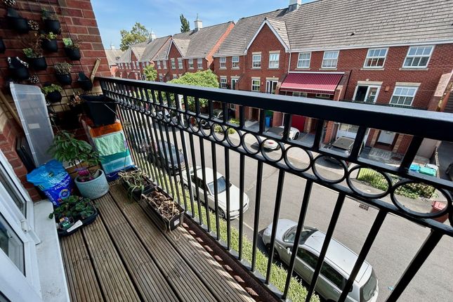 28 Holden Avenue, Manchester photo 2