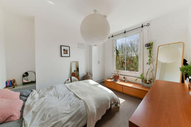 Flat for sale in Corinne Road, London