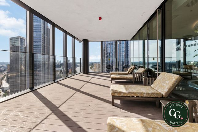 Penthouse for sale in Bondway, London