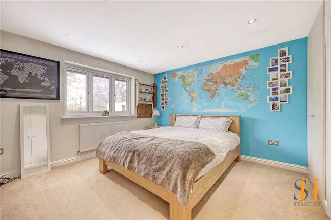 Detached house for sale in Abbots Close, Shenfield, Brentwood, Essex