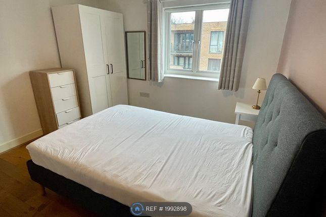 Flat to rent in Chandlers Court, London