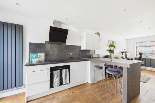 5, Westbourne Court, Porthcawl photo 3