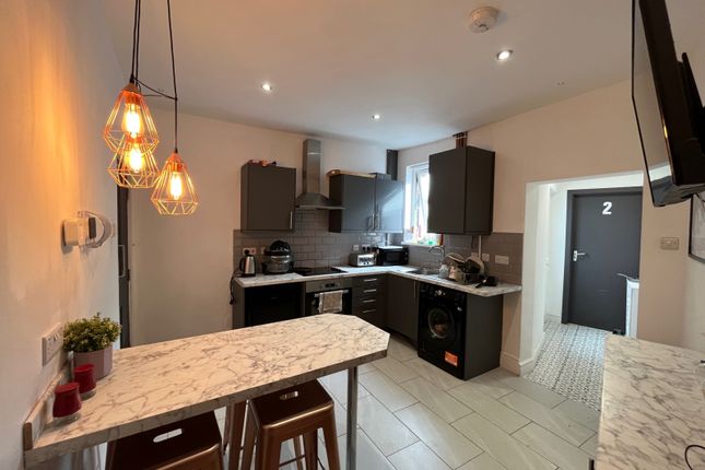 4-bed house on 82 Station Road, Brierley Hill, £575/mo