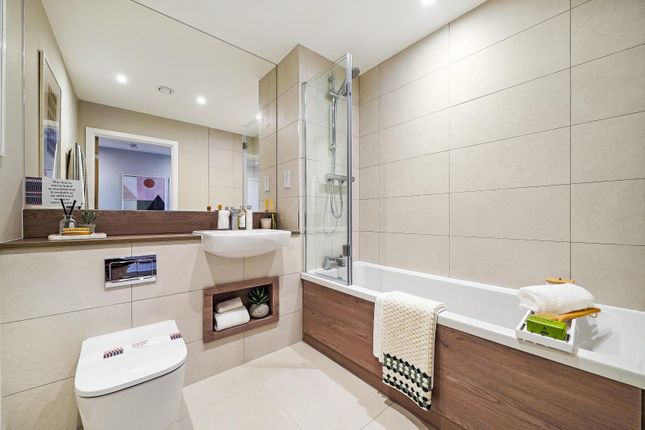 Woodgate Drive, London photo 4