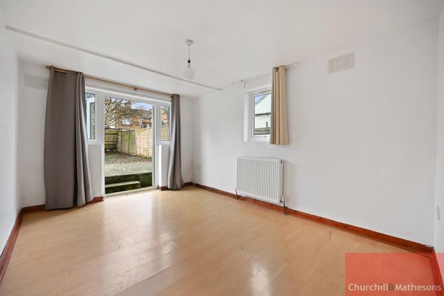 Flat to rent in Leopold Road, London