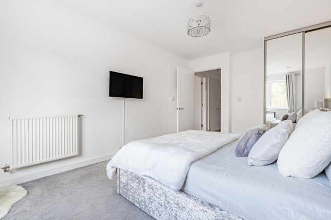 Flat for sale in Flora House, London