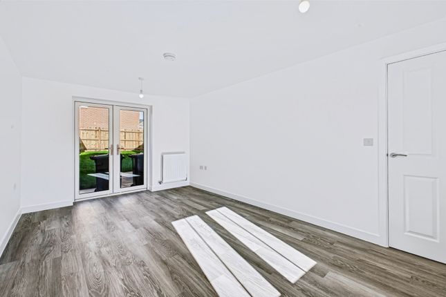 20, Wheatsheaf Close, Northamptonshire photo 4