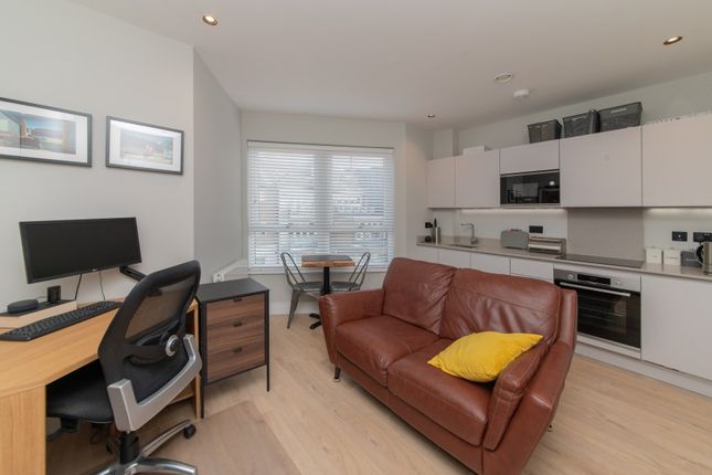 Thumbnail Flat for sale in Gruneisen Road, Finchley