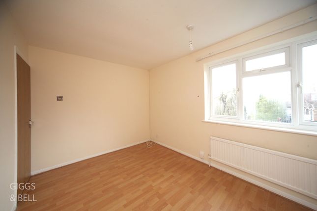 Detached house for sale in Brompton Close, Luton, Bedfordshire