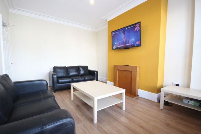 17 Richmond Avenue, Leeds photo 4