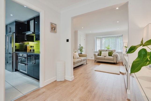 17, Ashwood, Manchester photo 4