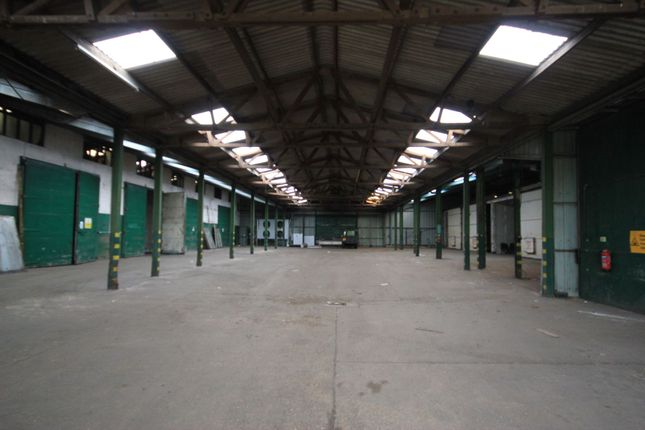 Warehouse to let in Hawks Hill Lane, Sittingbourne