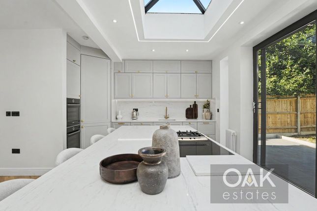 50 Sittingbourne Avenue, Enfield photo 4
