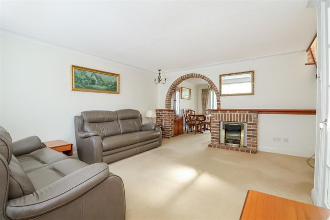 9, Chesworth Gardens, Horsham photo 4
