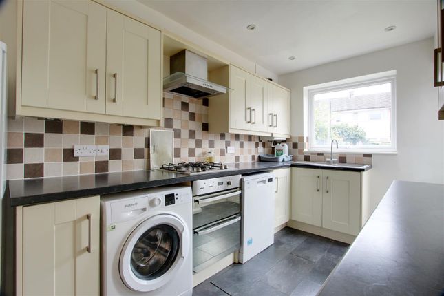 42, Longbridge Close, Tring photo 2