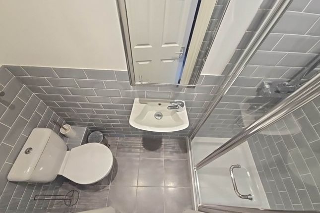 Room 1, Deardon Way, Reading photo 2