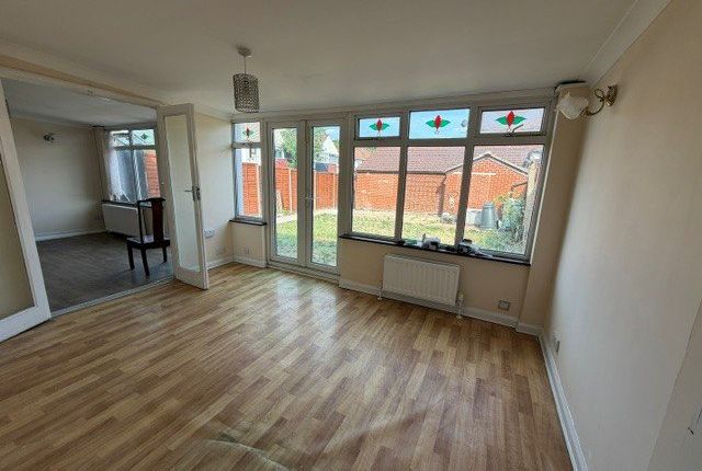 Hounslow Road, FELTHAM photo 3