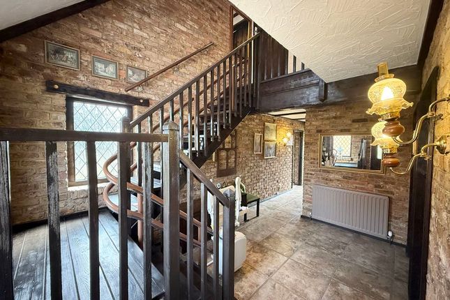 25, Moorlands Road, Wing photo 4