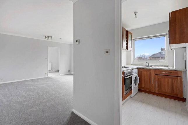 Flat 9, High Wigsell, 35, Twickenham Road, Teddington photo 3