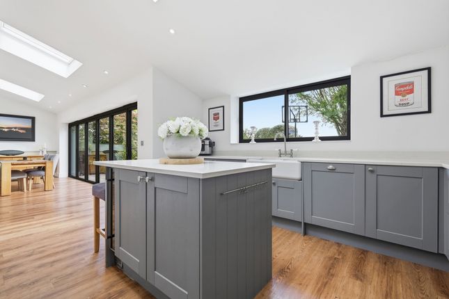 7 Eastfield Road, Basildon photo 4