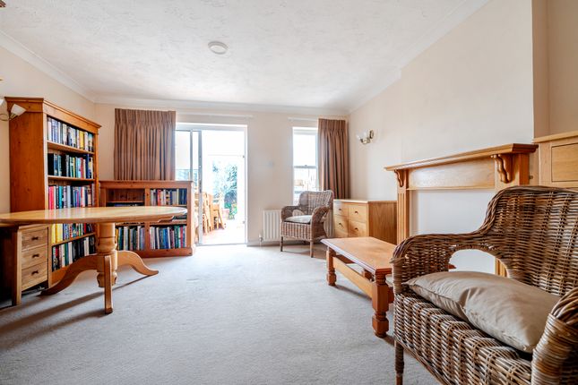 21, Henty Gardens, Chichester photo 4