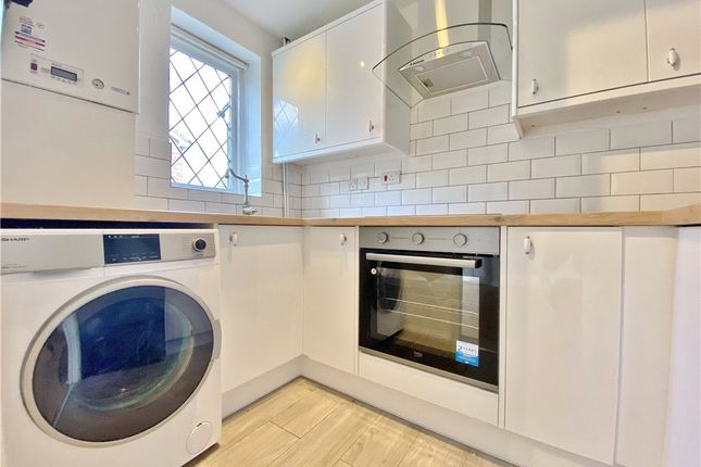 37, Hawthorn Close, Hounslow photo 3