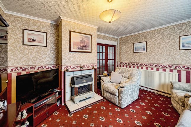 4, Birch Court, Aylesbury photo 3