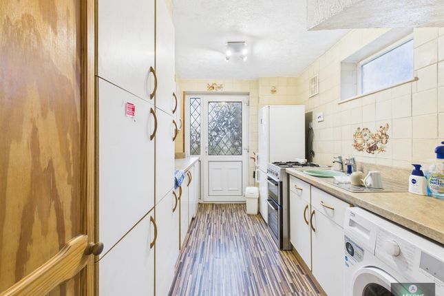 22, Stafford Road, Crawley photo 3