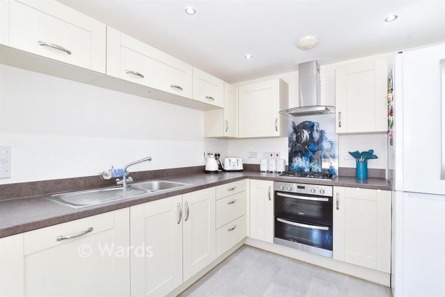 49, Edmett Way, Maidstone photo 4
