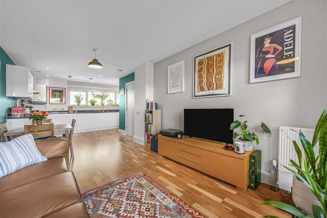Flat for sale in Coopers Road, London