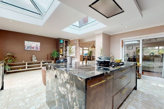 35, Woodhill Crescent, Harrow photo 2